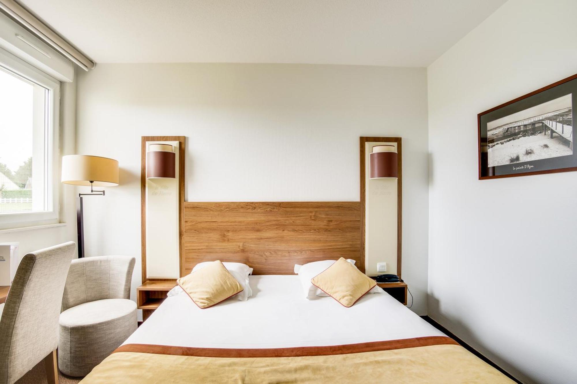 Brit Hotel De La Cote Des Havres Lessay Phòng bức ảnh